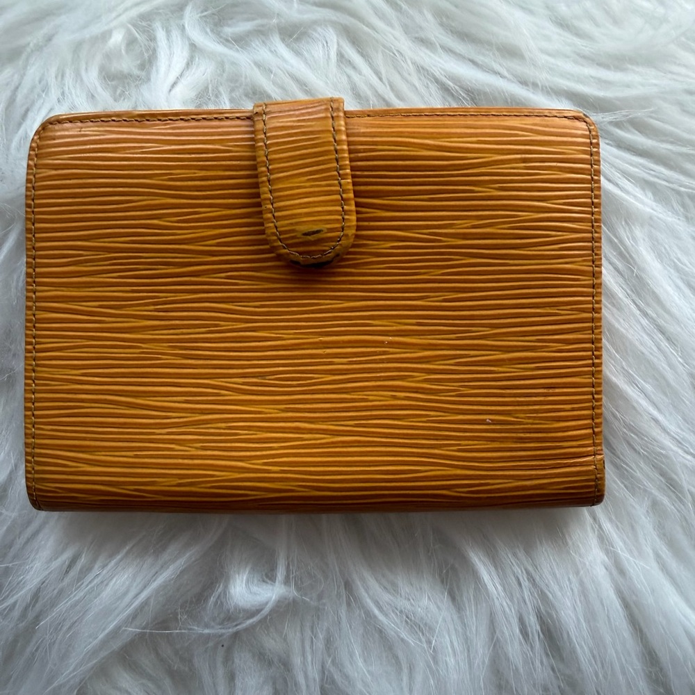 Louis Vuitton Epi Kisslock Wallet